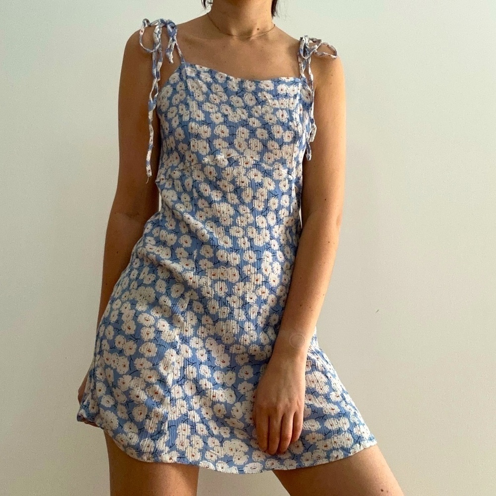 SHEIN FLORAL MINI BLUE DRESS -  M